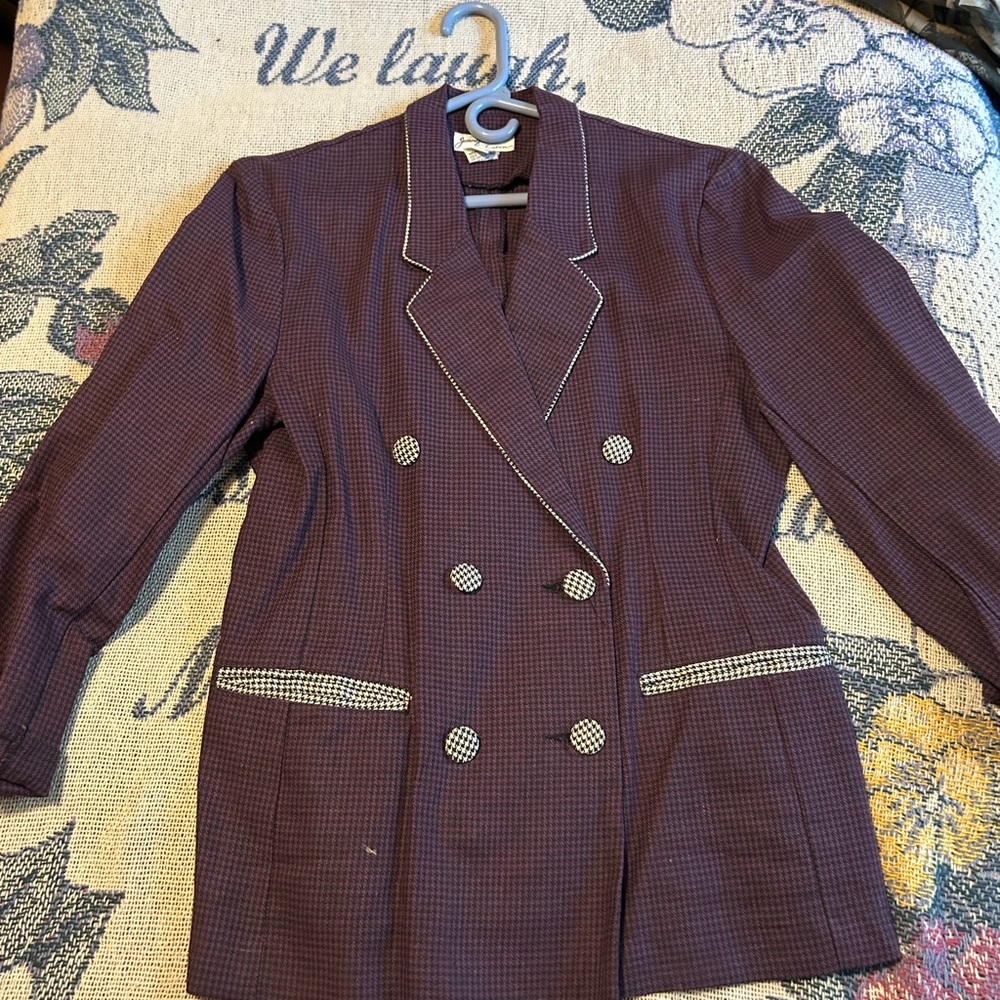 Elegant Double-Breasted Blazer in Rich Purple